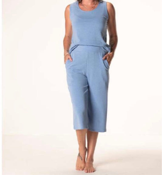 Lightweight capri with pockets