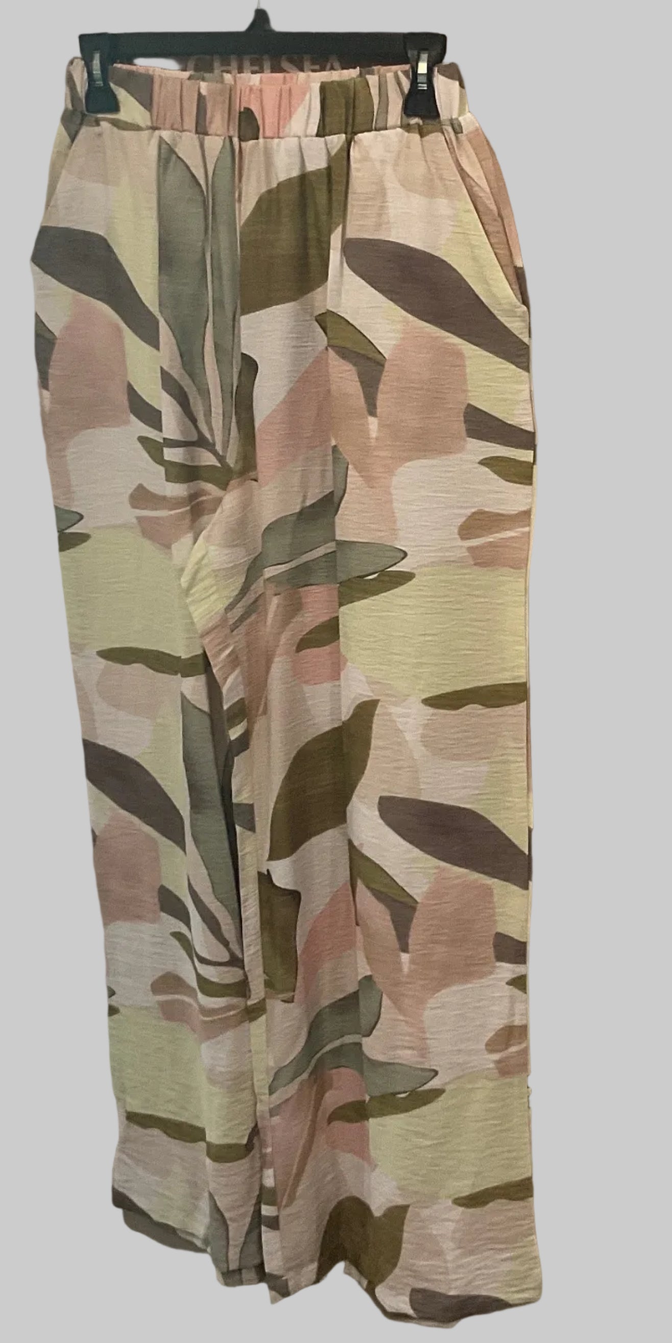 Evelyn Breezy floral pant
