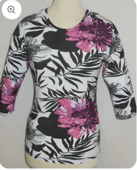 Printed crewneck top in 3/4 sleeves