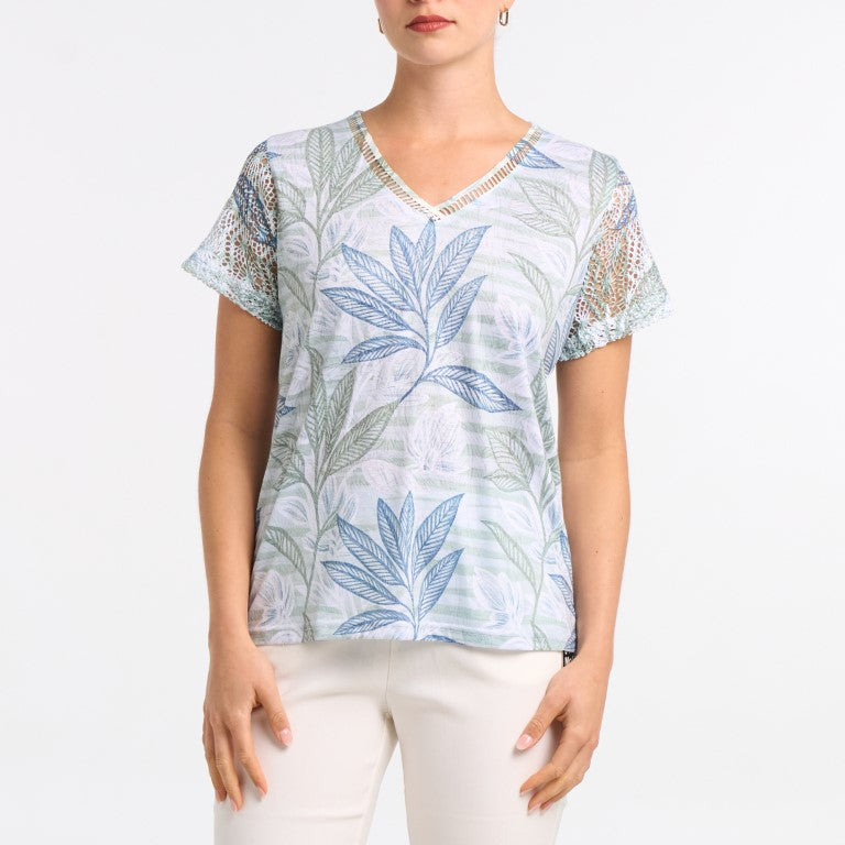Short sleeve V-necktop with french lace